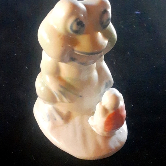 Ceramic Frog Figurine talking to a Turtle - Picture 2 of 7